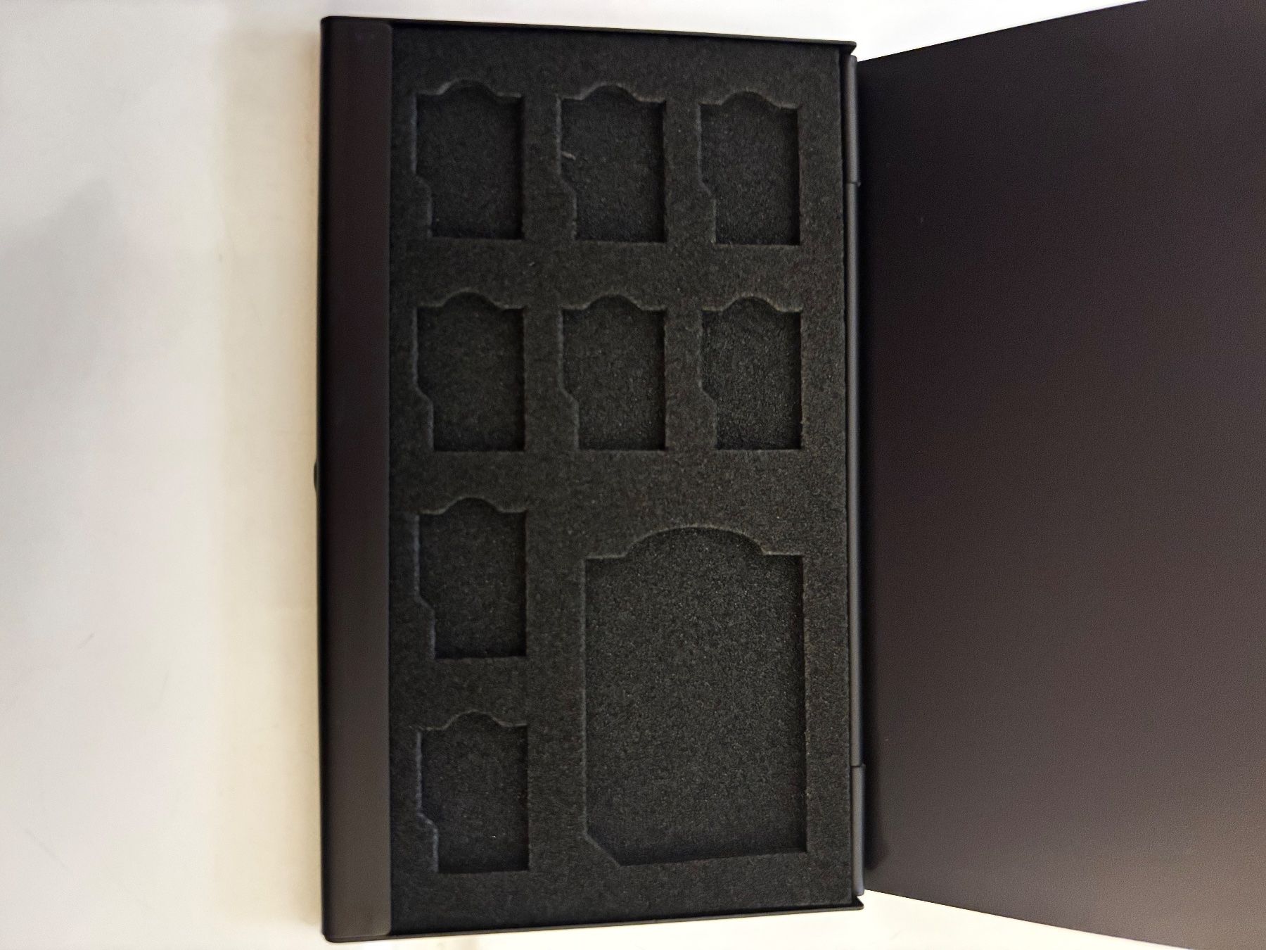Altro in  Abbigliamento & Accessori: Speicherkarten case/ etui – Usato da Zürich venduto da Denise1743