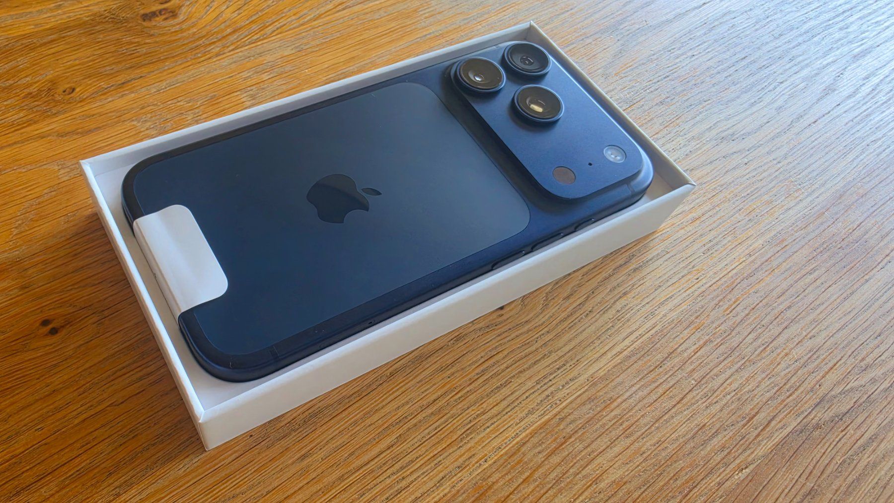 Apple Portables: iPhone 17 Pro, Deep Blue, 256GB – Neuf (Voir description) à Cully par dev6 6