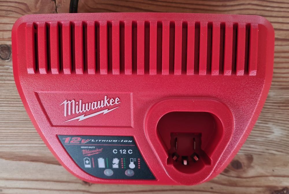 Milwaukee Caricatori & Batterie: Milwaukee 12V Ladegerät C12C – Nuovo (secondo la descrizione) da Lenk im Simmental venduto da Ramto0