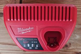 Milwaukee 12V Ladegerät C12C