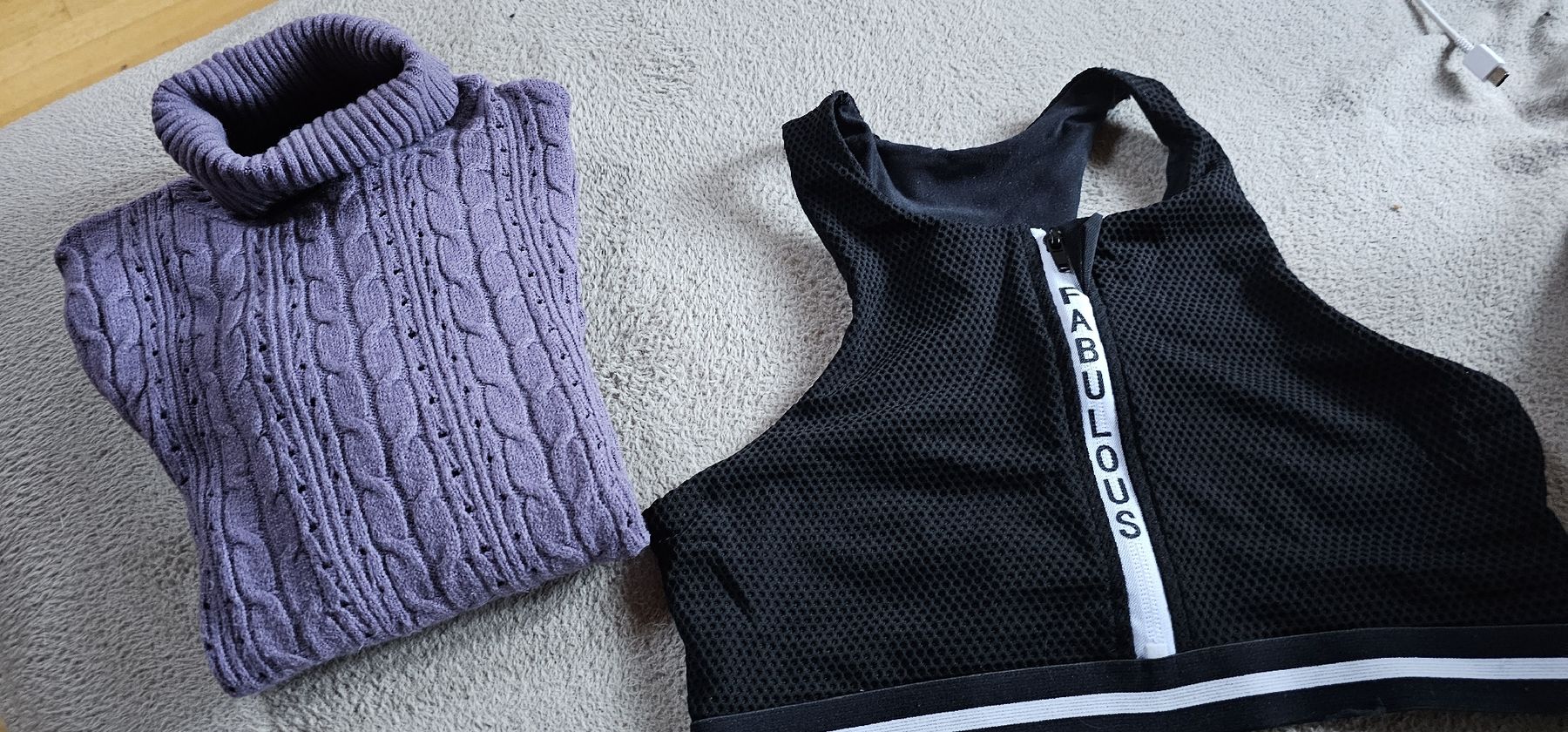Pulls & Sweat-shirts: Chicorée Strickpullover Lila Gr. S mit Rollkragen + BH – D'occasion à Ferden par jemyce