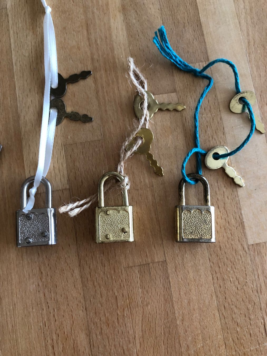Schlösser: Vorhängeschloss 5 Stück – Gebraucht aus Zug von jim_floyd 2