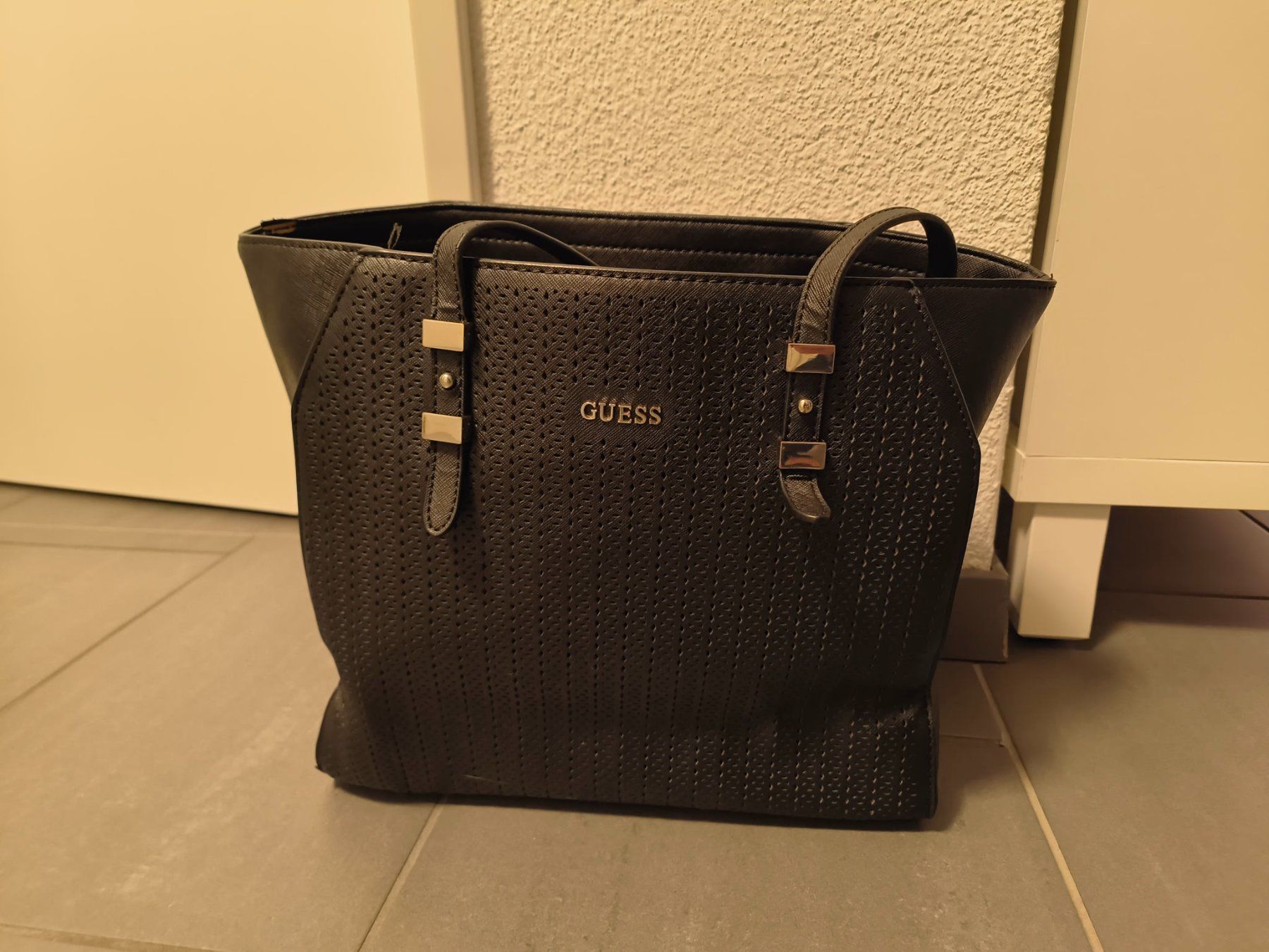 Guess Borse da donna: Schwarze Guess Handtasche – Usato da Olten venduto da MattRed 1