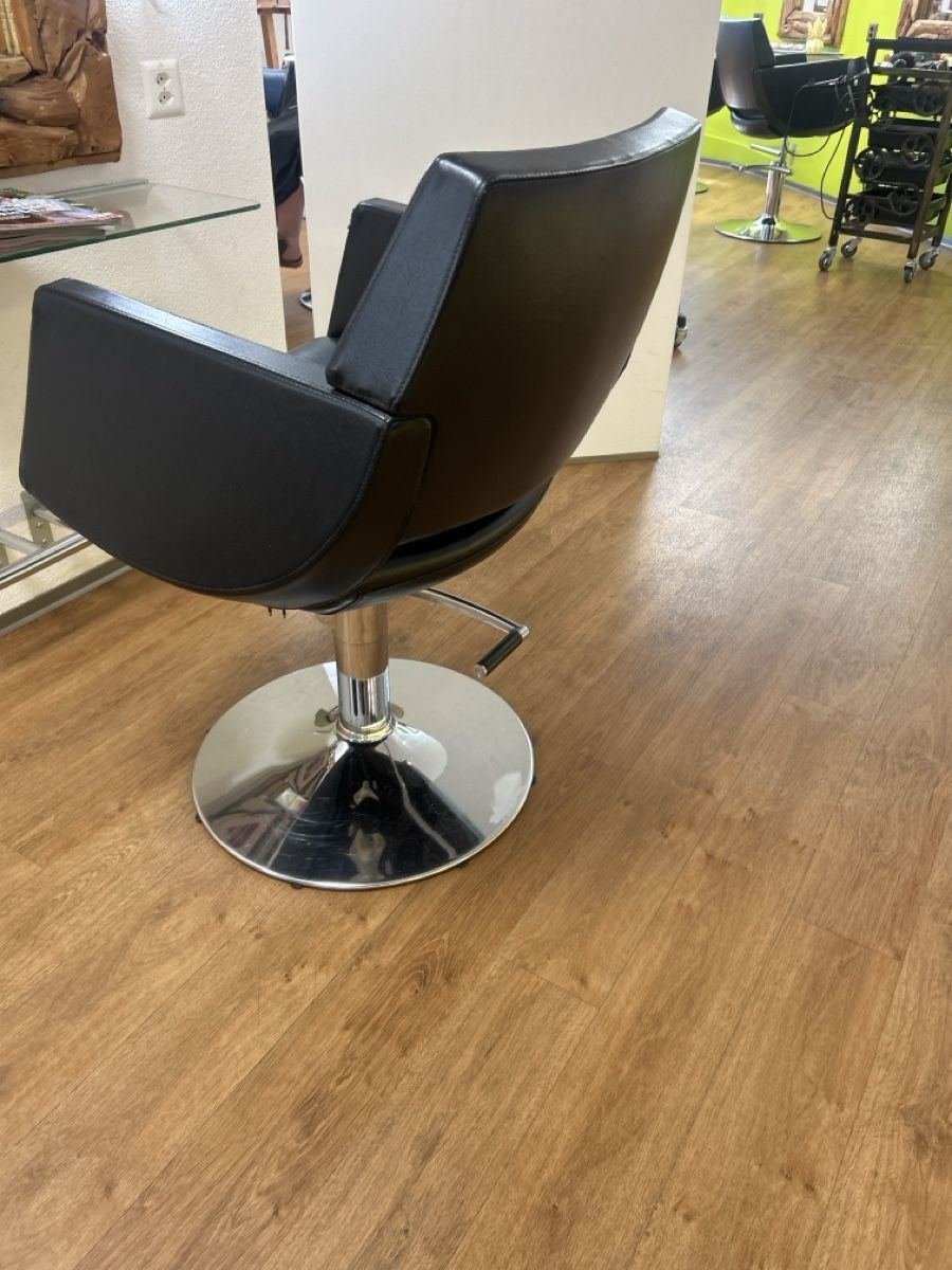 Stühle: 6 Friseurstühle Coiffeurstühle – Gebraucht aus Matzendorf von Fla5 1