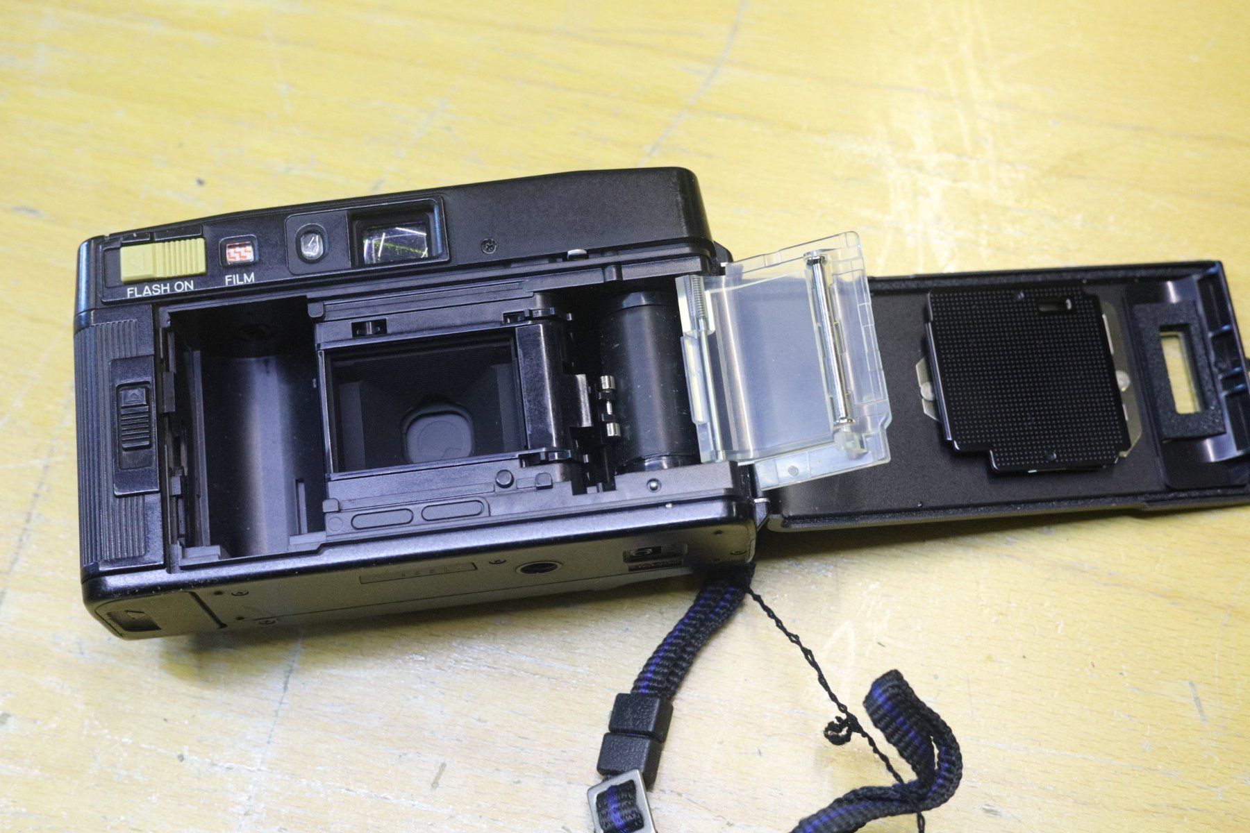 Minolta Fotocamera: Minolta AF-E Boitier 35mm f2.8 – Usato da Etagnières venduto da emmaus.electro 1