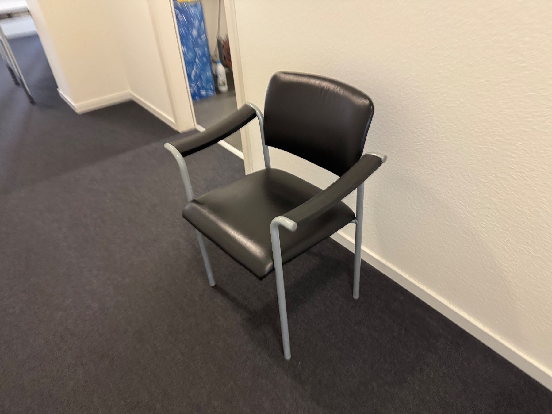 Stühle: Bürostuhl für sitzungs Zimmer oder Klienten lief. Gratis – Gebraucht aus Thun von Thuno6 1