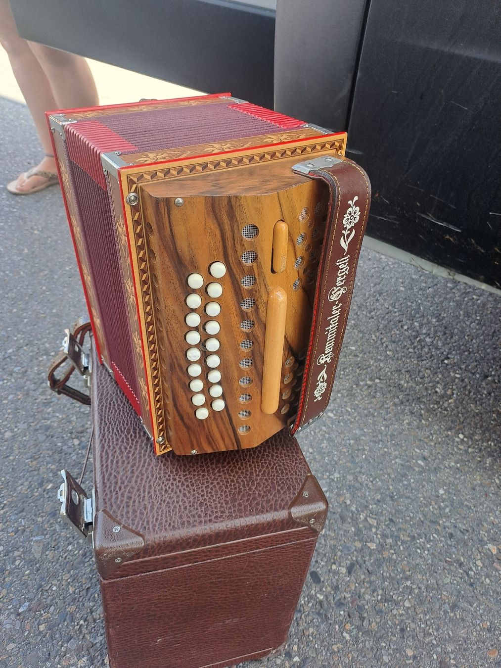 Strumenti musicali: Aemmentaler orgeli ton B  – Usato da Villeneuve venduto da BibiVintage 1