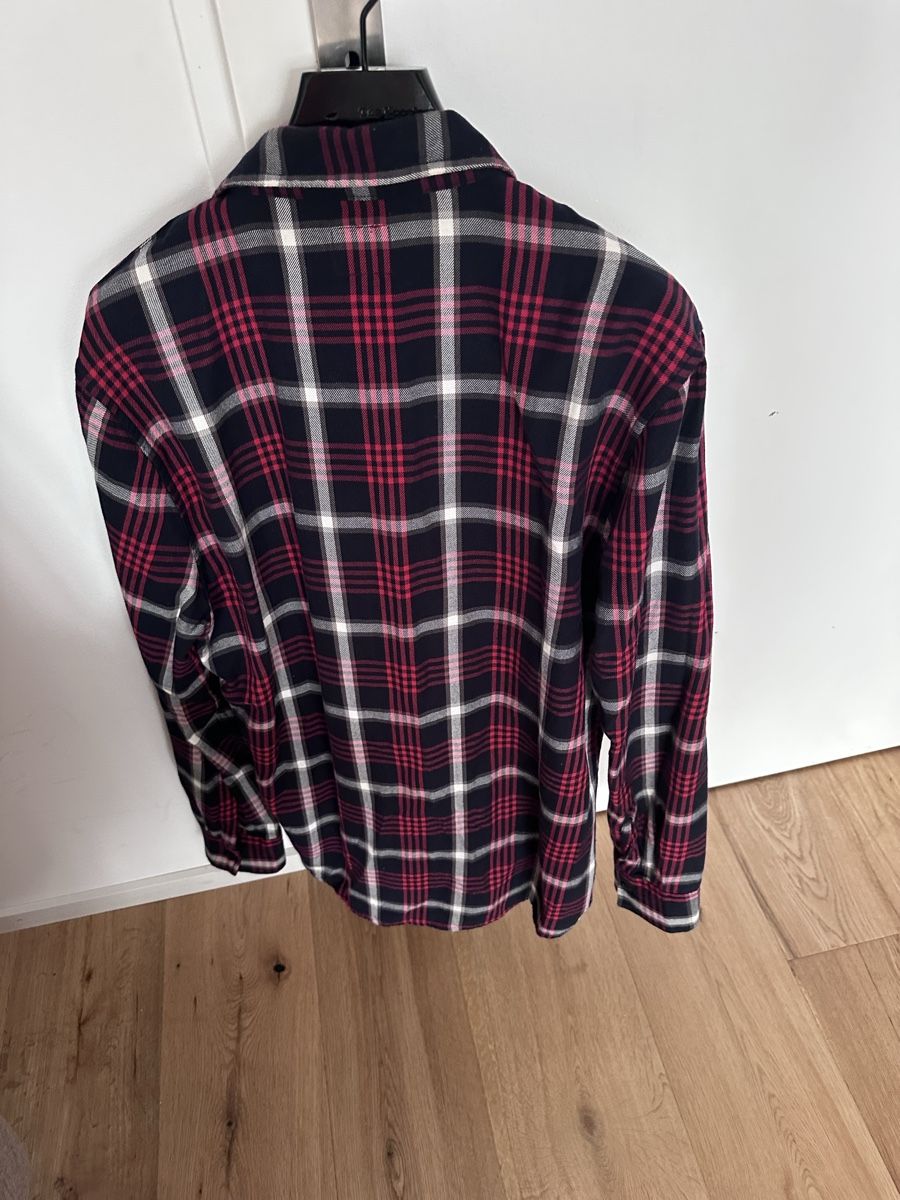Guess Camicie: Guess Gr.M – Usato da Mels venduto da ricoshop 1