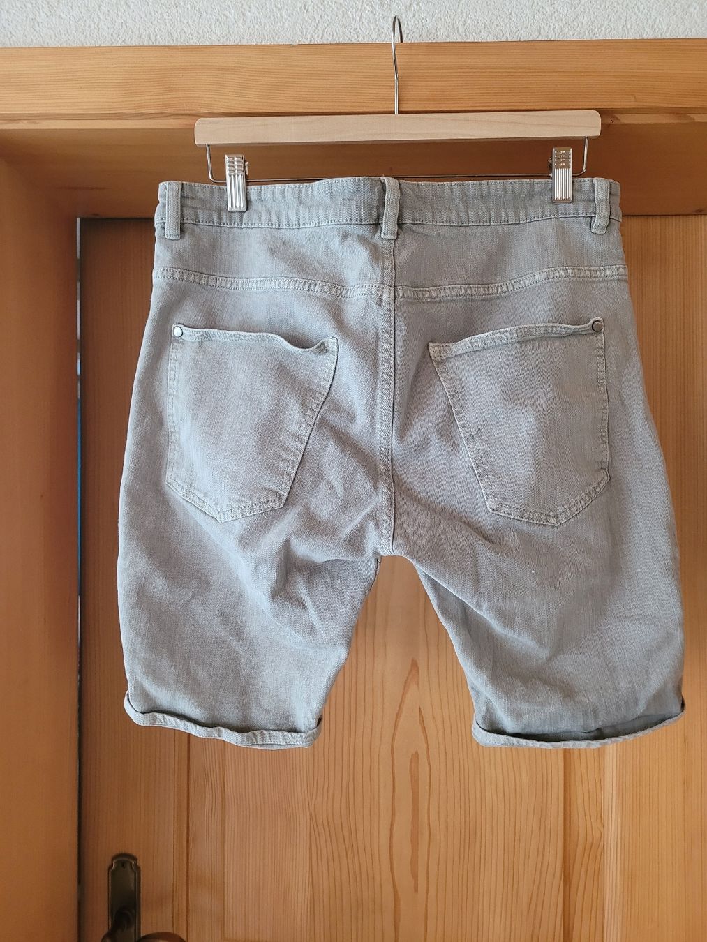 H&M Jeans: Jeans Shorts Grösse 36 – Usato da Kallnach venduto da _blub_ 1