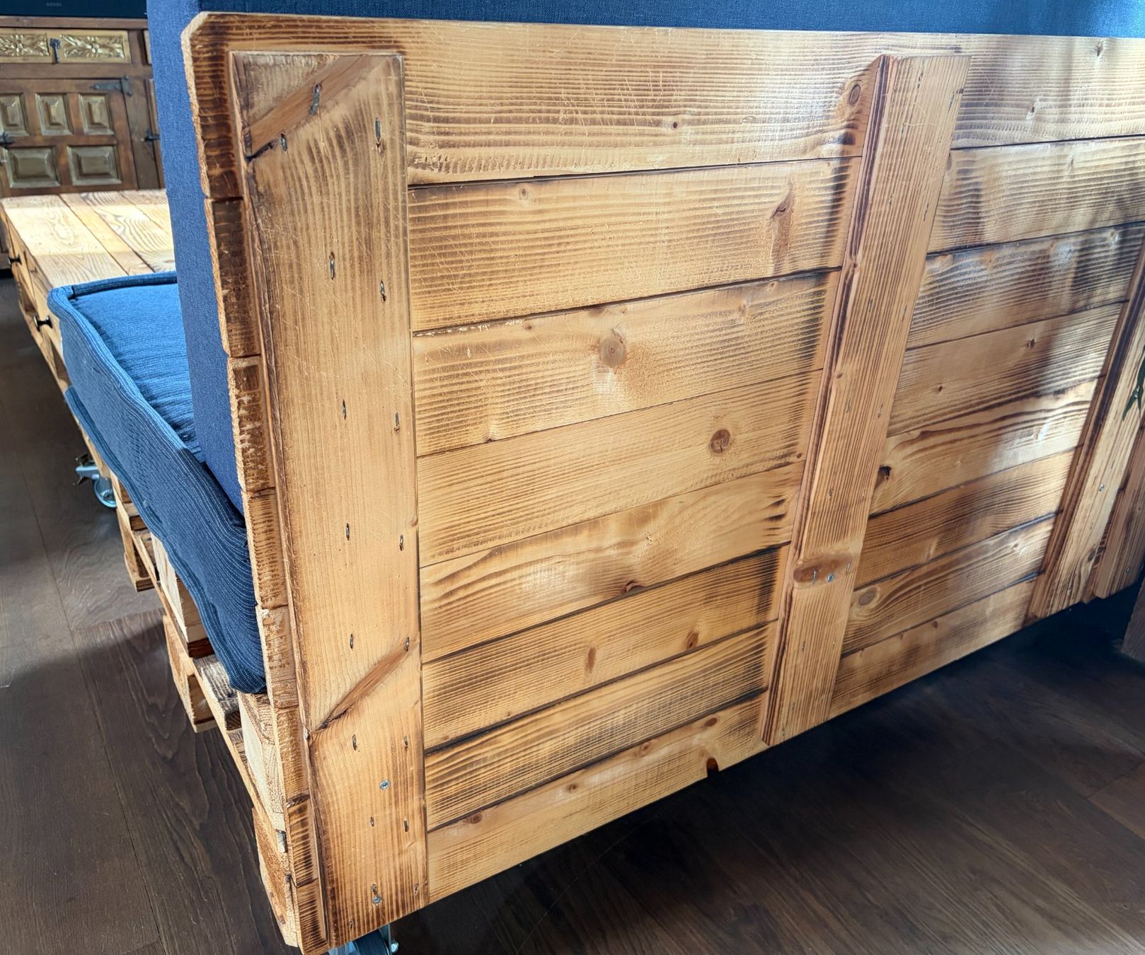 Divani: Palettensofa mit Blauen Polstern – Usato da Zürich venduto da dal_64sr 6