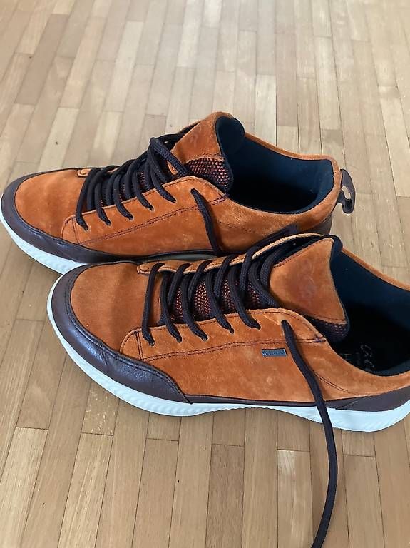 Herrenschuhe: gortex sneakers grösse 5 – Gebraucht aus baar von Lstar