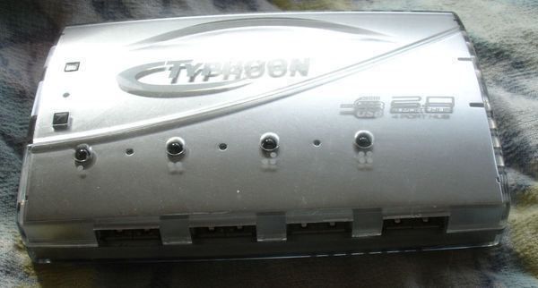 Hub & Switch: Typhoon 4-Port USB Hub – Usato da Genève venduto da Cockattoo