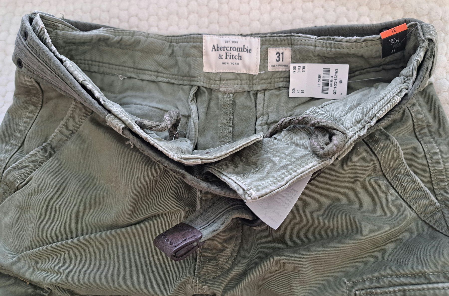 Abercrombie Hosen: Abercrombie Cargoshorts  Grösse 31 – Neu und originalverpackt aus Igis von magneto_hg