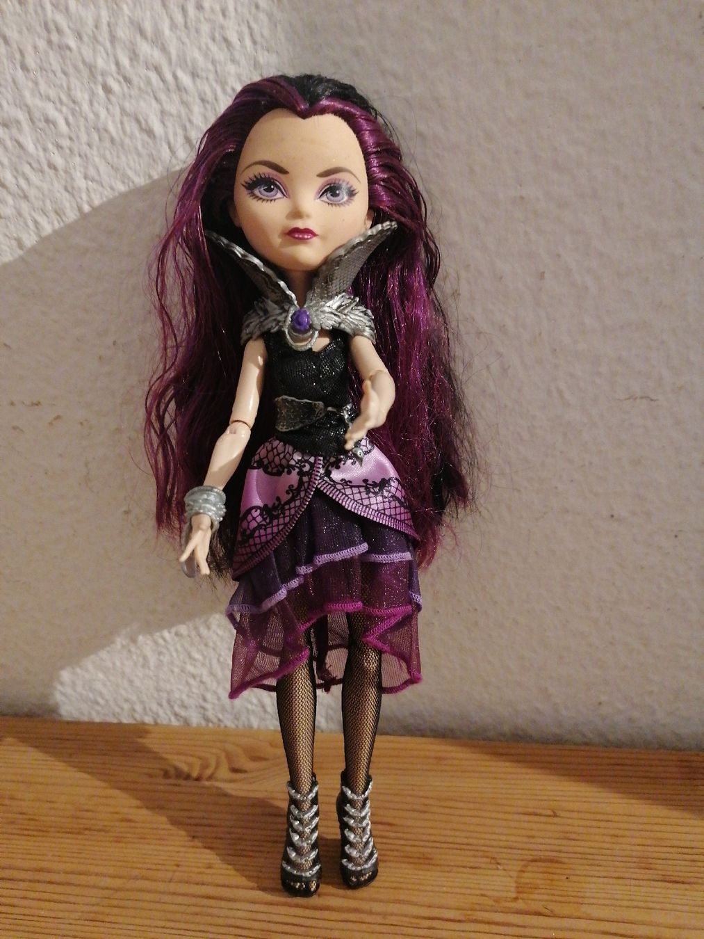 Bambole: EVER AFTER HIGH RAVEN QUEEN – Nuovo (secondo la descrizione) da Pratteln venduto da ThereseZ