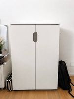 Praktischer Aktenschrank / Büroschrank mit 2 Türen in weiss