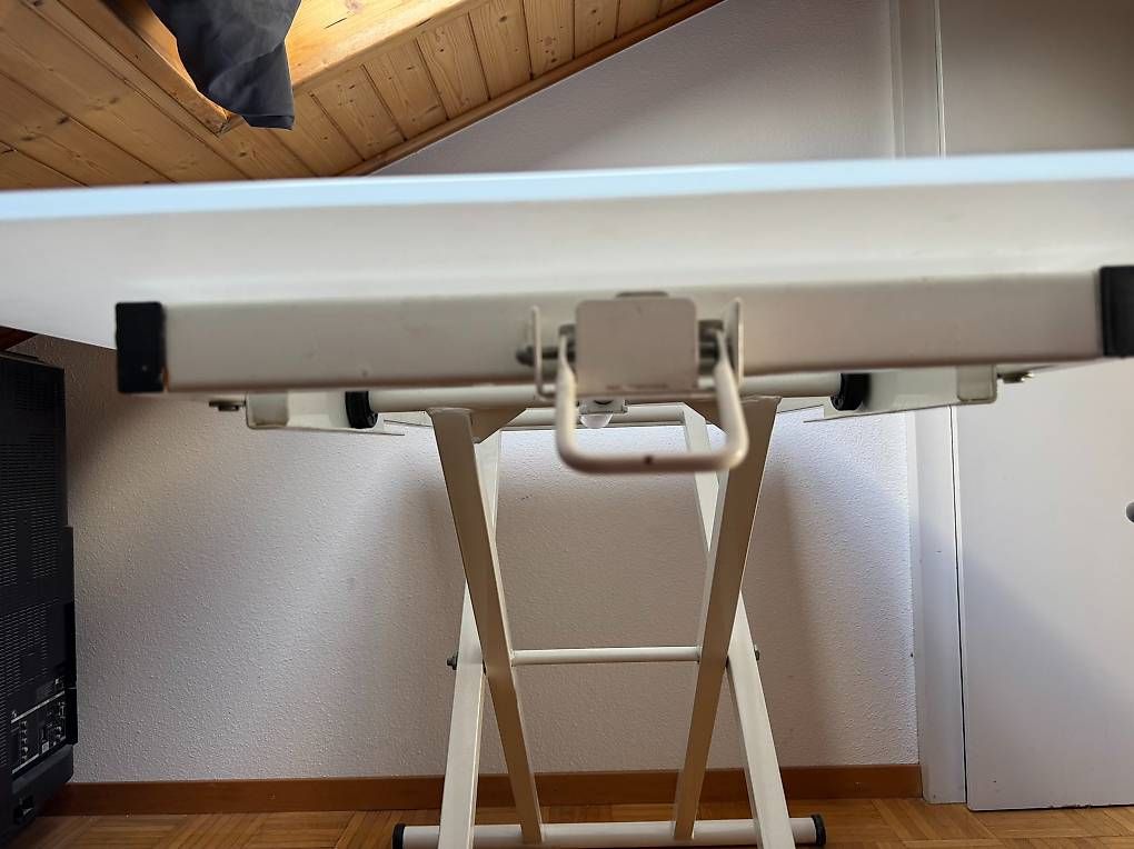 Tavoli: Table bureau en verre pliable – Usato da Villeneuve VD venduto da Iovana 2