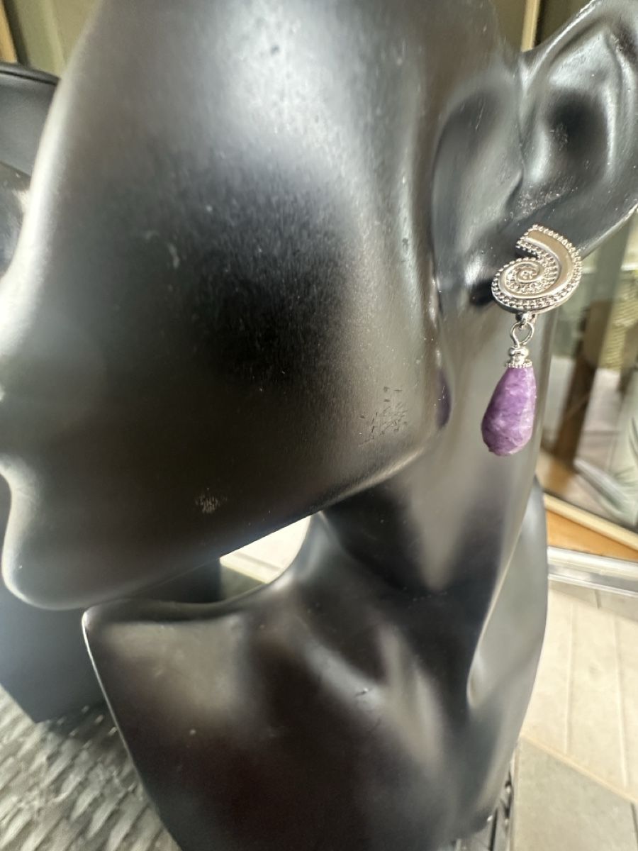 Ohrringe & -stecker: Ohrringe mit Amethyst Tropfen  – Neu und originalverpackt aus Kriens von Hortensie6