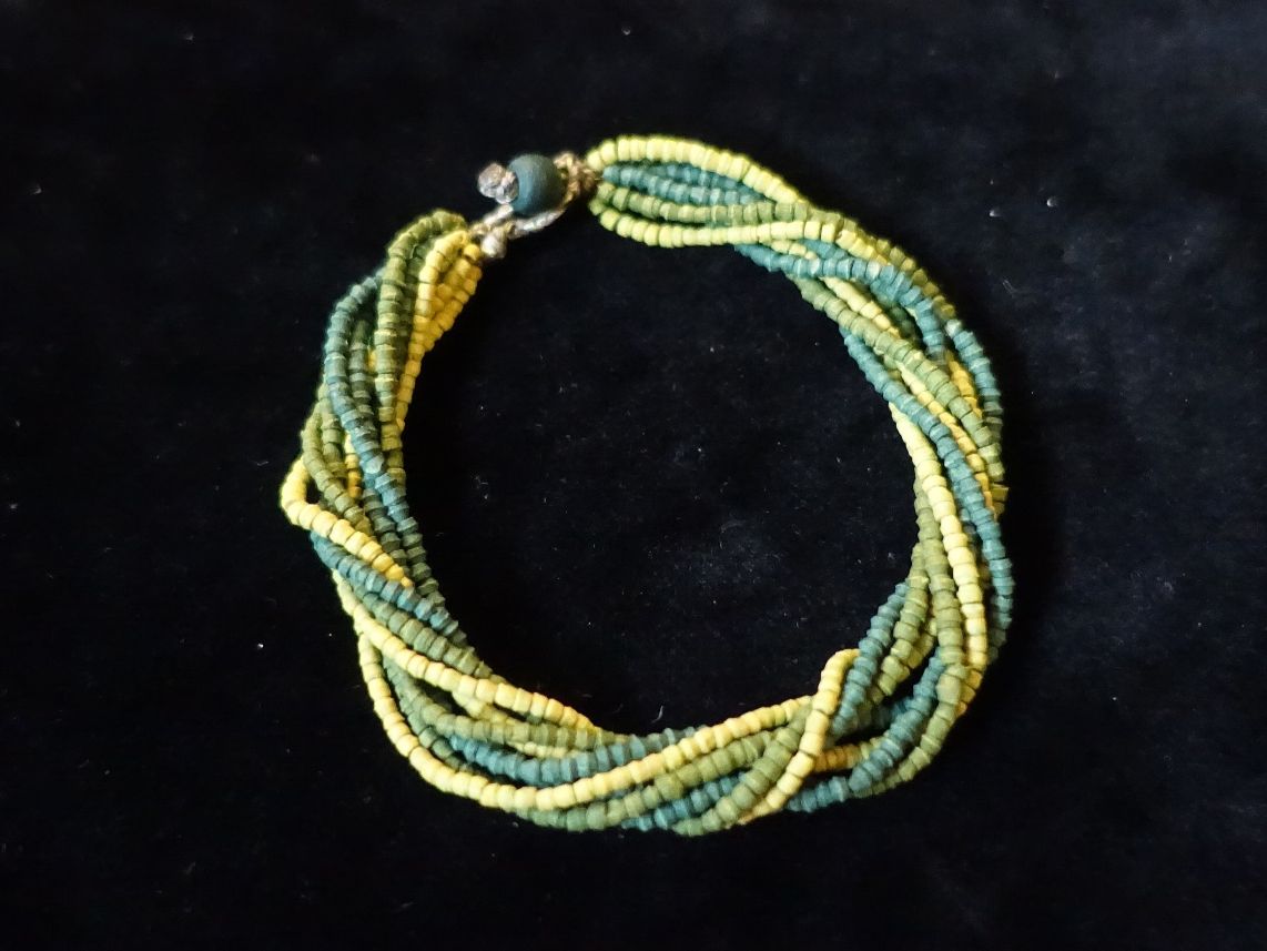 Armbänder & -reifen: Armband mit 9 Strängen aus kleinen Holzperlen – Gebraucht aus Russikon von Eulenfeder 1