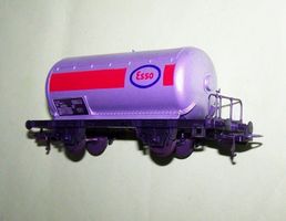 Lima H0 2711: Kesselwagen Uh, RIV,  ESSO, mit Metallräder