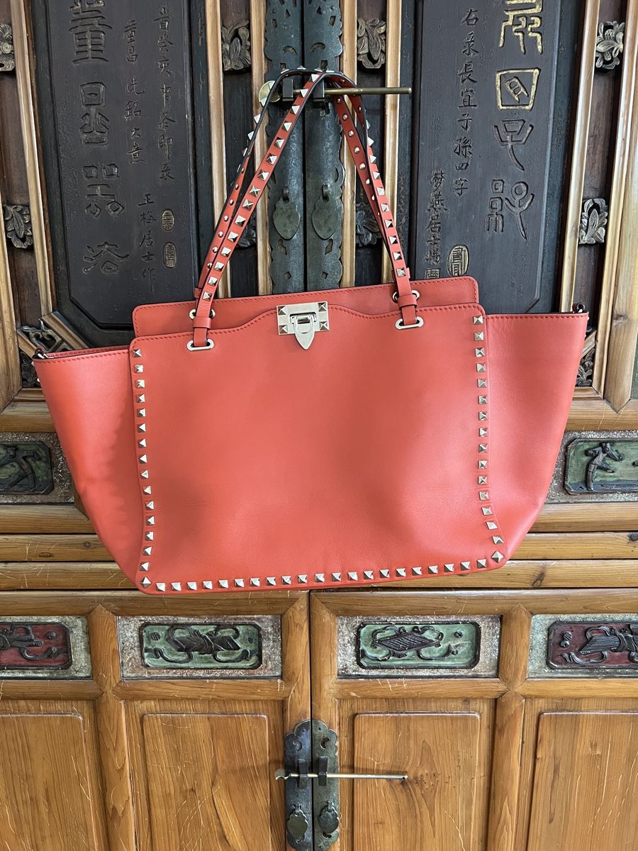 Valentino Borse da donna: Valentino, Garavani Rockstud Handbag – Nuovo (secondo la descrizione) da Collex venduto da jam_hsr2