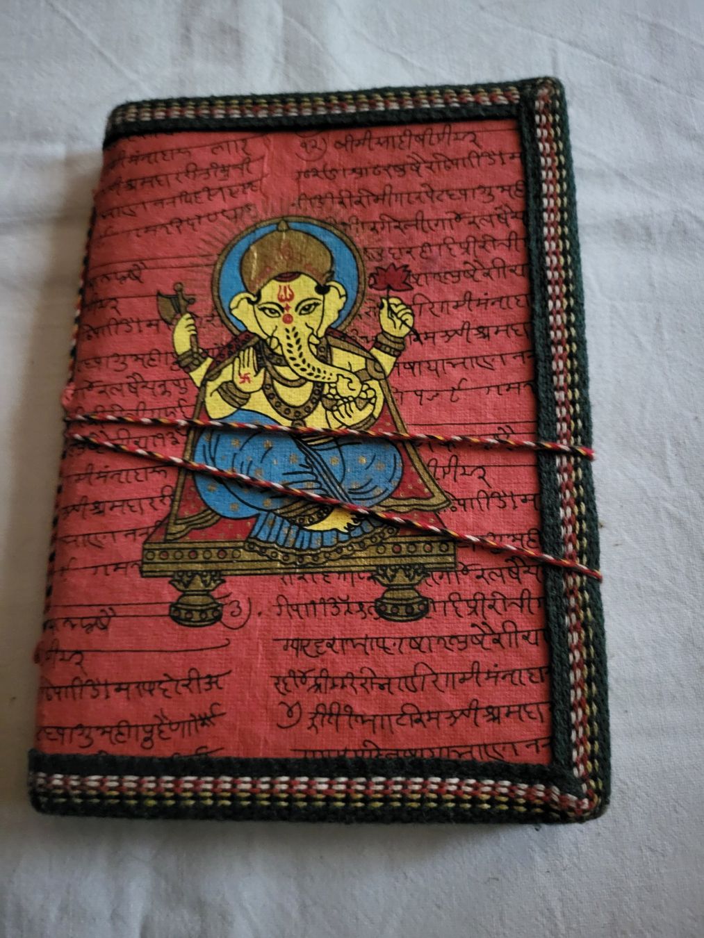 Libri: Rotes Notizbuch mit Ganesh (Elefantengott) – Nuovo (secondo la descrizione) da Guggisberg venduto da Aegertenlehn