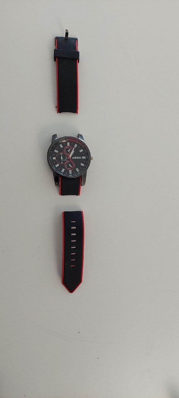 Adidas Orologi: Adidas Uhr mit defektem Armband – Usato da Rothenburg venduto da Schomi3 1