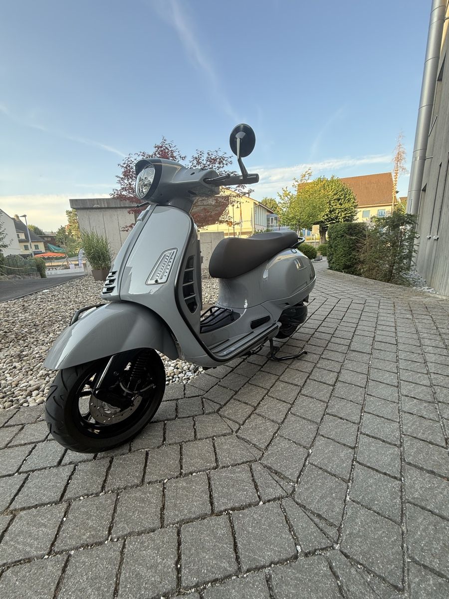 Vespa Scooters: Vespa GTS 300 HPE – D'occasion à Wahlen b. Laufen par DeJota 1