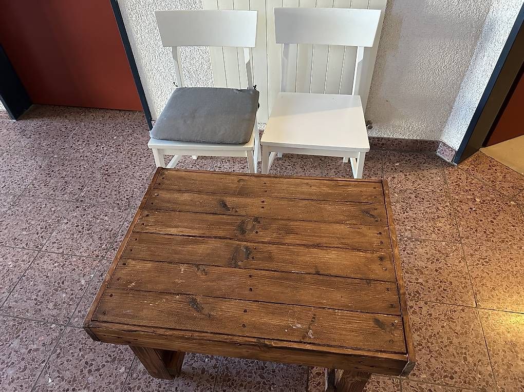 Tavoli: Tisch mit zwei Stühle  – Usato da Abtwil SG venduto da leon-77