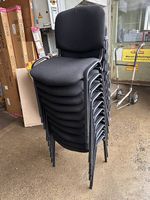 %58 Stk schwarze Stapelstühle