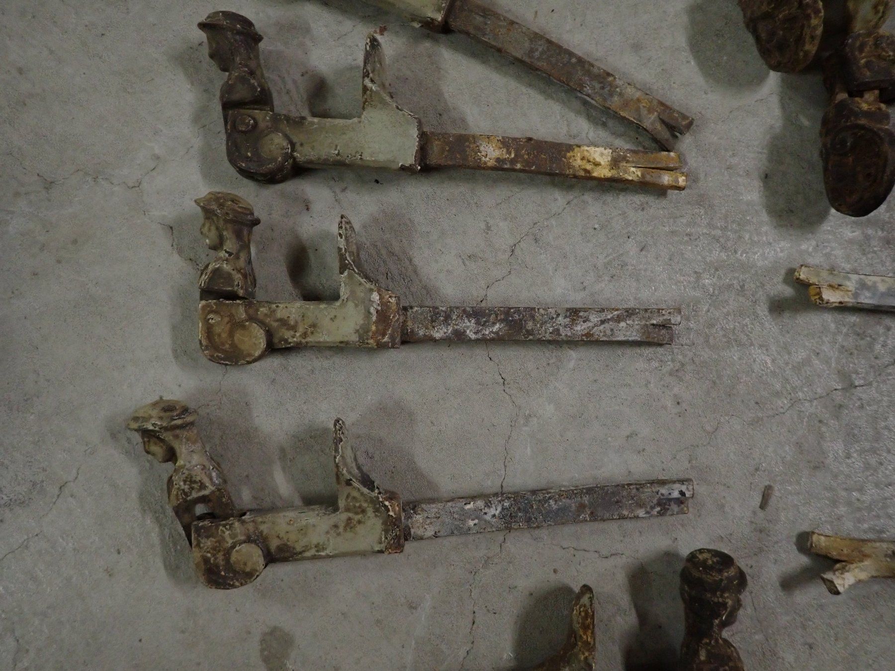 Quincaillerie: Grosse Sammlung antiker Fensterladenhalter – D'occasion à Wallisellen par Mf1000 2