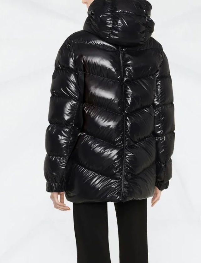 Moncler Giacche: Moncler Modell Clair Giubbotto 2022 – Usato da wallisellen venduto da Niccii 1