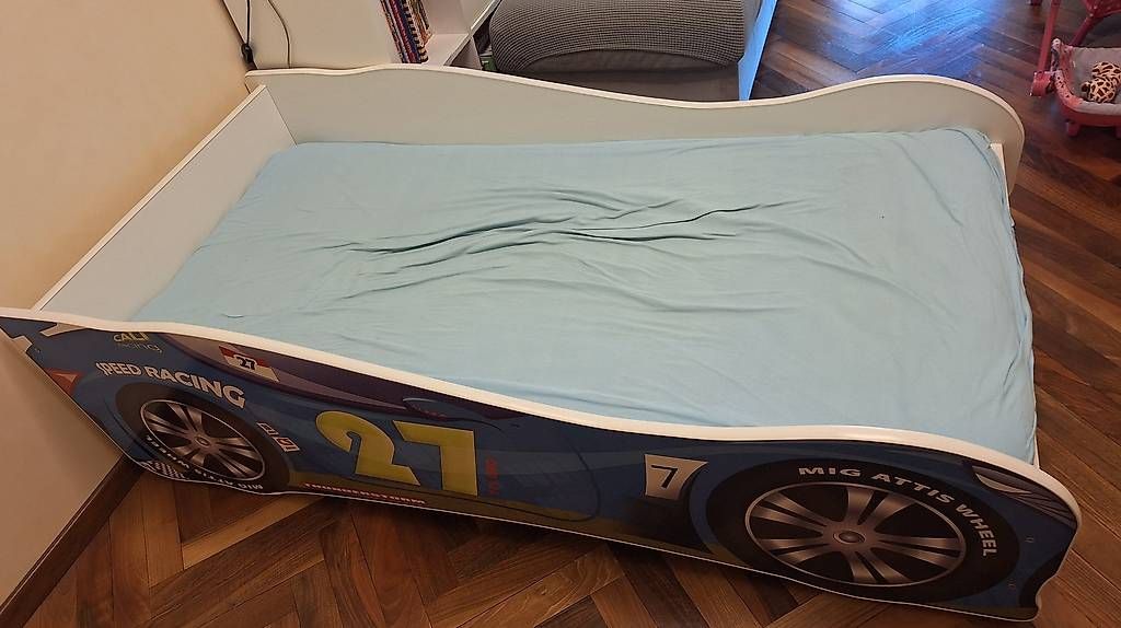 Letti: Letto bambino a forma di macchina – Usato da Lugano venduto da val_g6yf 1