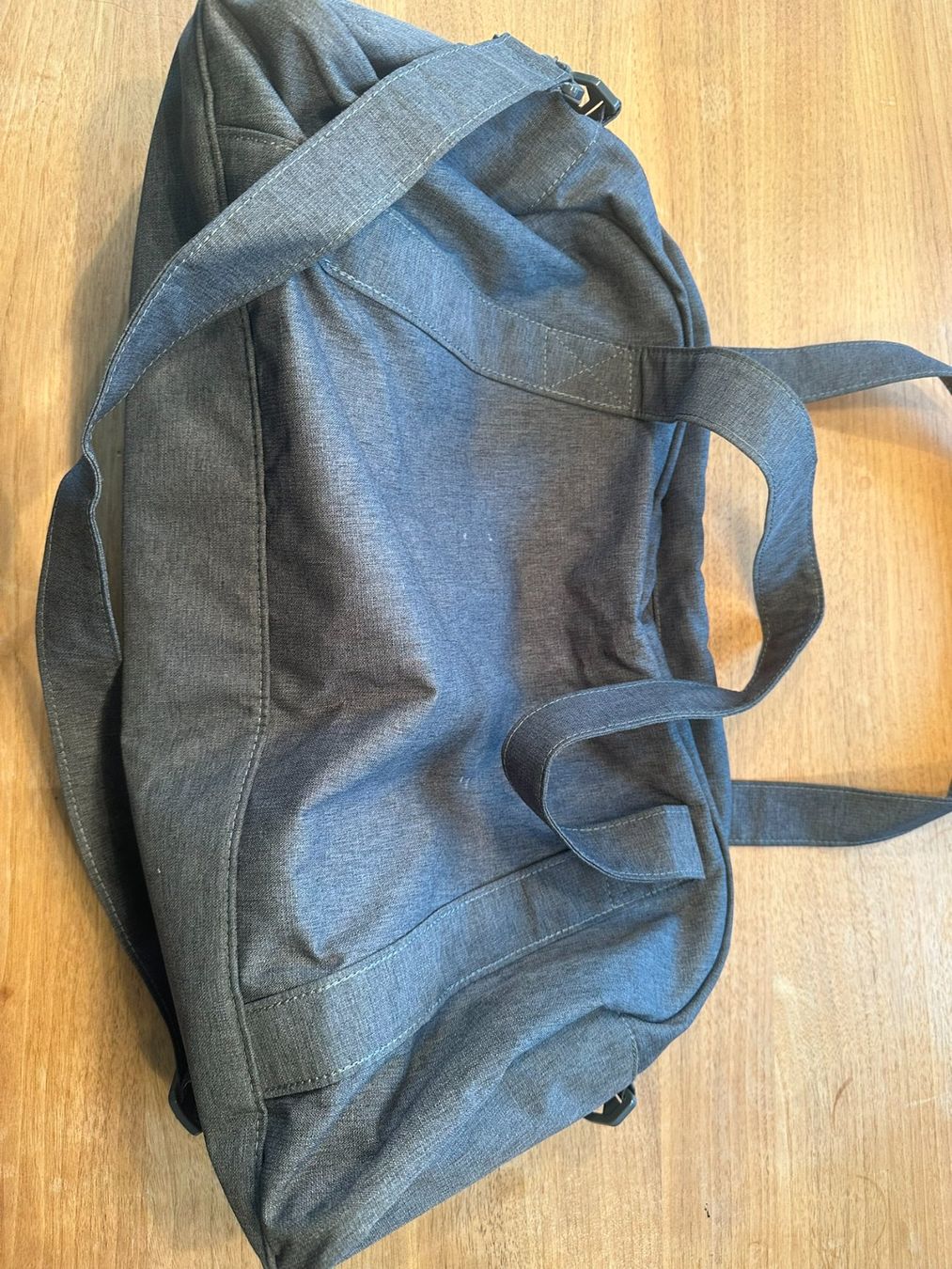 Nike Borse da donna: Sporttasche von Nike – Usato da Egolzwil venduto da l_v5df 3