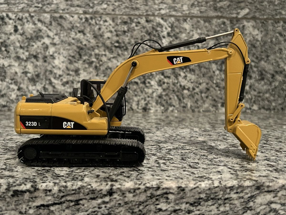 Caterpillar Modellbausätze & Standmodelle: Cat 323 D, 1;50 , Norscot – Neu (gemäss Beschreibung) aus Horw von Tigercat635 2