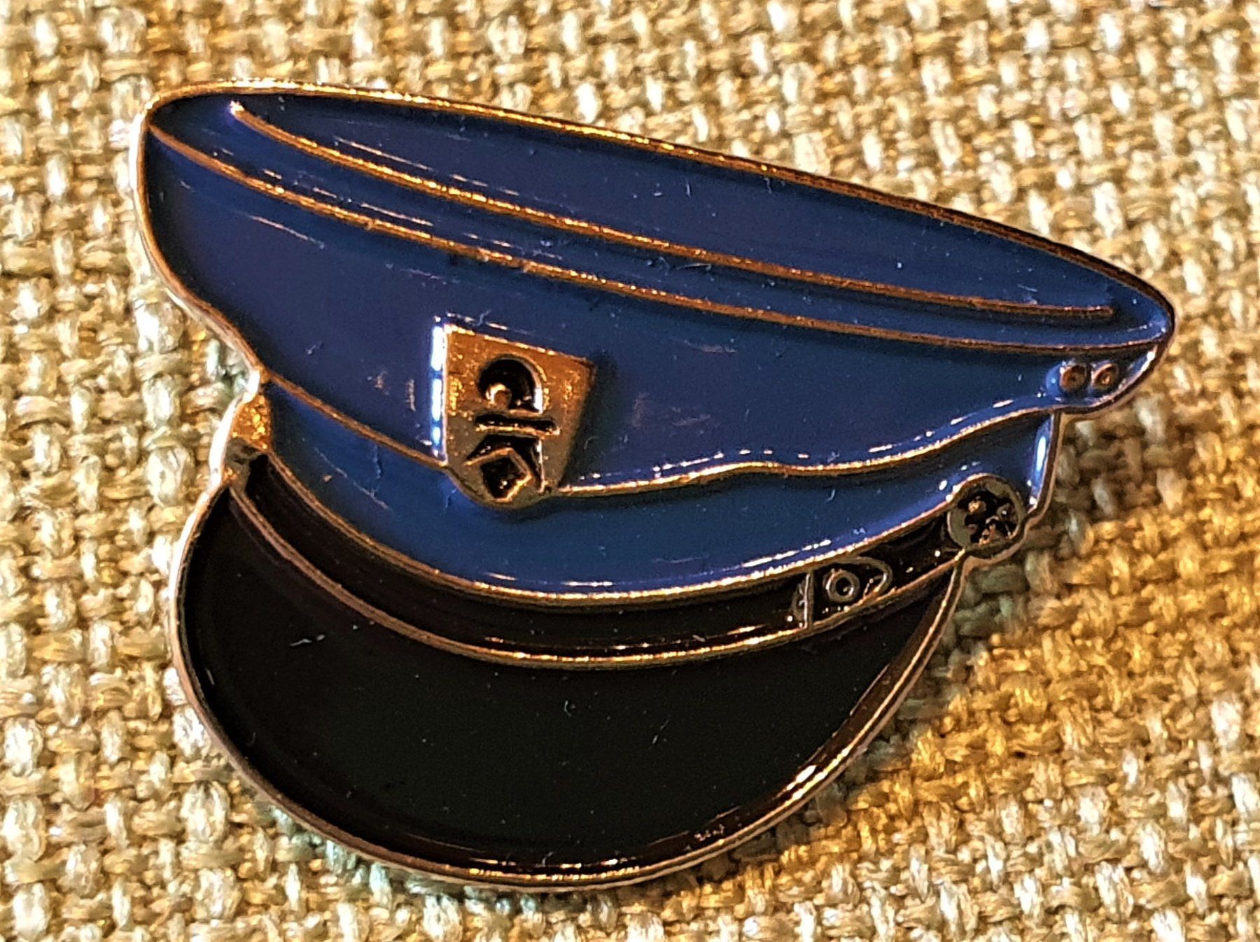 Placchette & Badge: L707 - Pin Basler Polizei Hut / Mütze – Usato da Reinach BL venduto da Boston-Verkauf