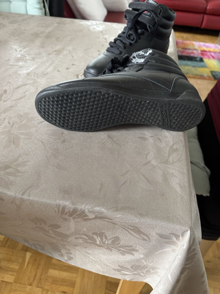 Reebok Scarpe da donna: Basket Reebok noir aussi en blanc  – Nuovo (secondo la descrizione) da Lausanne venduto da Mouette07 3