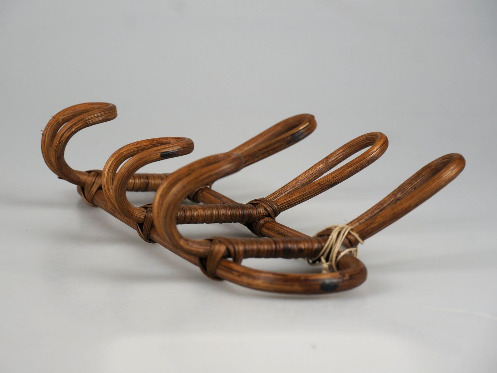Garderobe: Rattan Hakenleiste – Gebraucht aus Rüti ZH von Restwert_Rueti_ZH 2