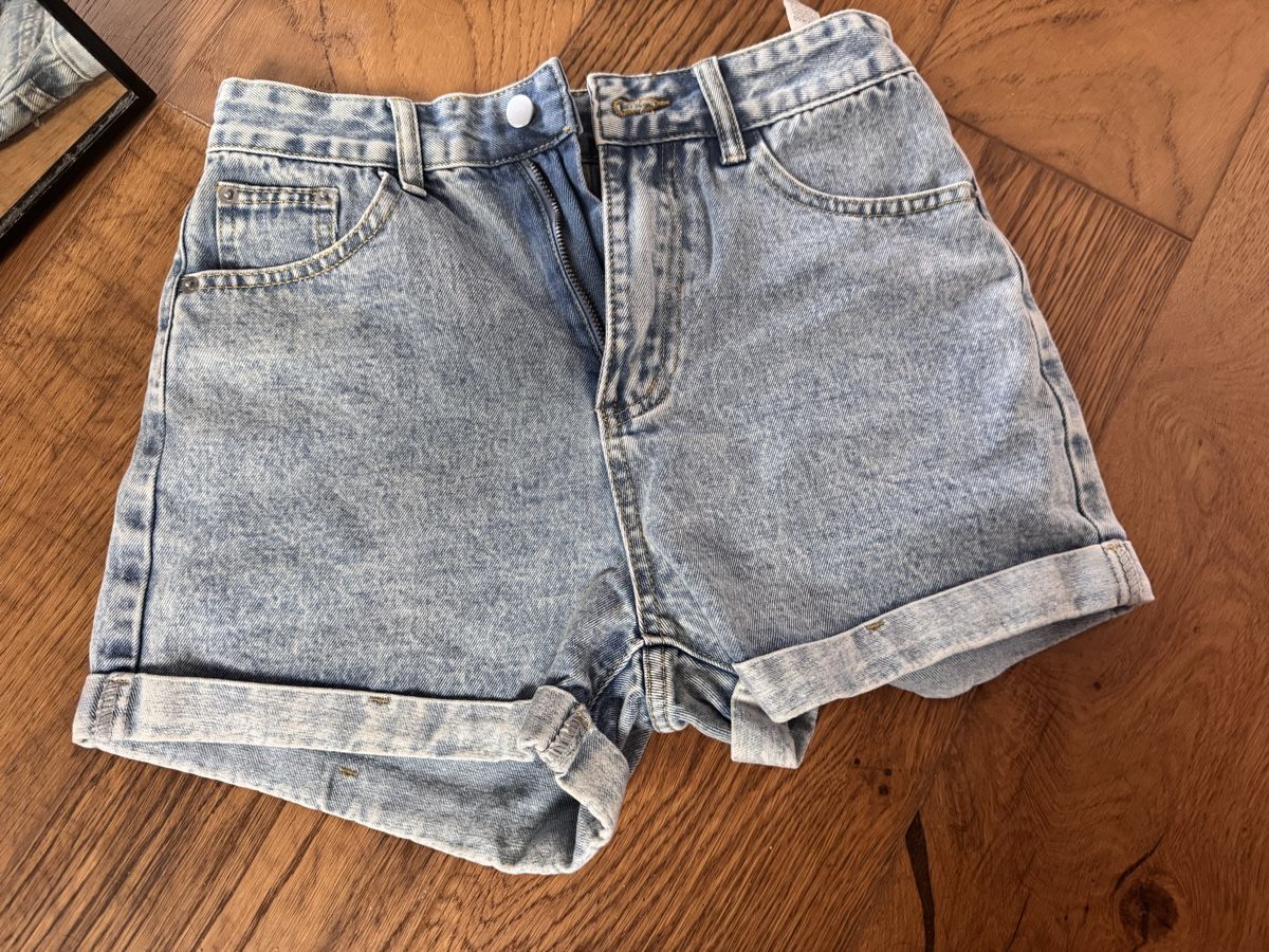 Jeans: Hot Pants Grösse XS neu – Nuovo (secondo la descrizione) da Kyburg-Buchegg venduto da sab_8ffp