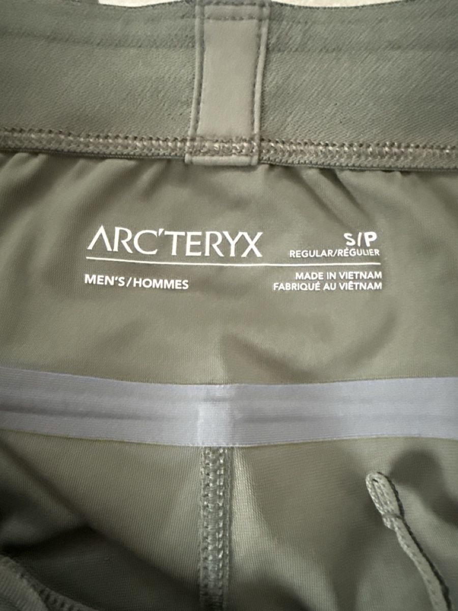Arcteryx Pantaloni: Arcteryx GoretexTrousers – Nuovo (secondo la descrizione) da Wädenswil venduto da gdcb 2