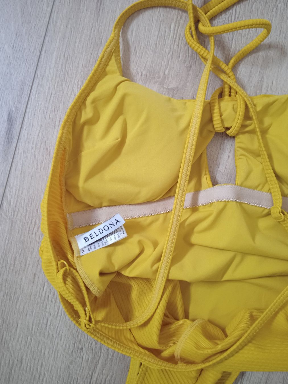 Beldona Costumi da bagno & Bikini: Beldona Badekleid Senfgelb – Nuovo (secondo la descrizione) da Rothrist venduto da MaSa82 2