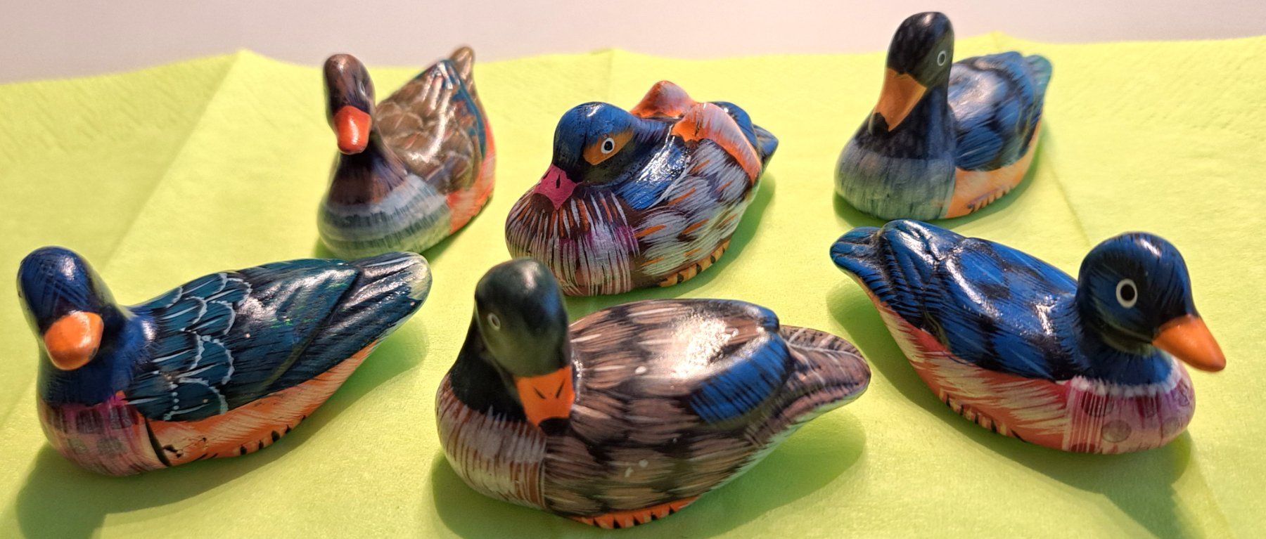 Statuette: 6 schön bemalte herzige Enten – Usato da Oetwil am See venduto da Storck 1