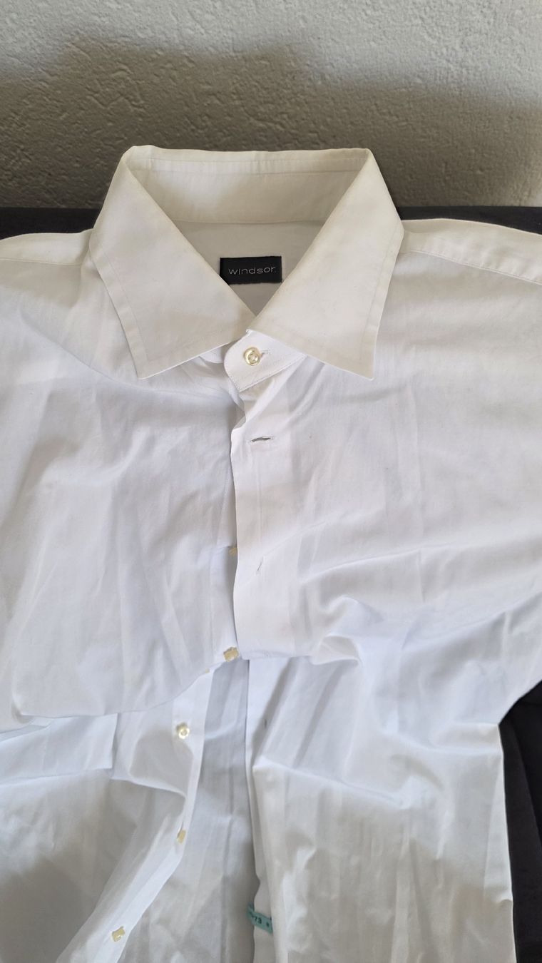 Windsor Camicie: 2x Windsor Herrenhemd XL (42) weiss und gestreift – Usato da Dietlikon venduto da Ramses79 1