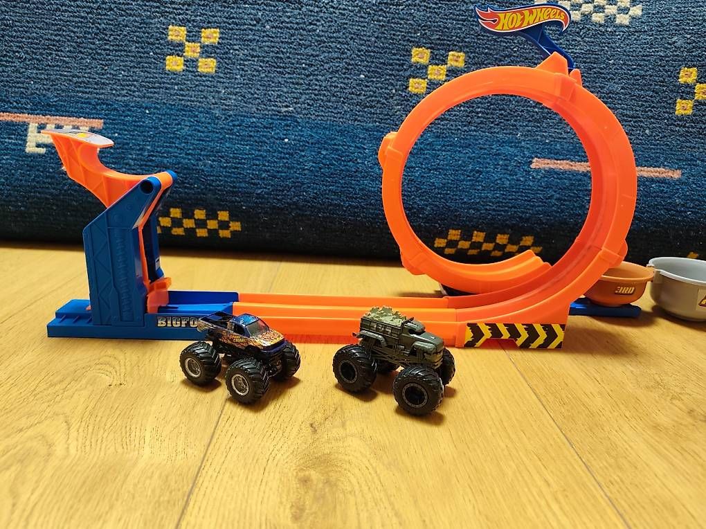 Giocattoli: Hot Wheels Monster Trucks 2-in-1 Loop & Flip Challenge – Usato da Buchs AG venduto da Isc1 3