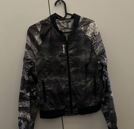 Reebok Trainingsjacke Tarnmuster Groesse S guter Zustand