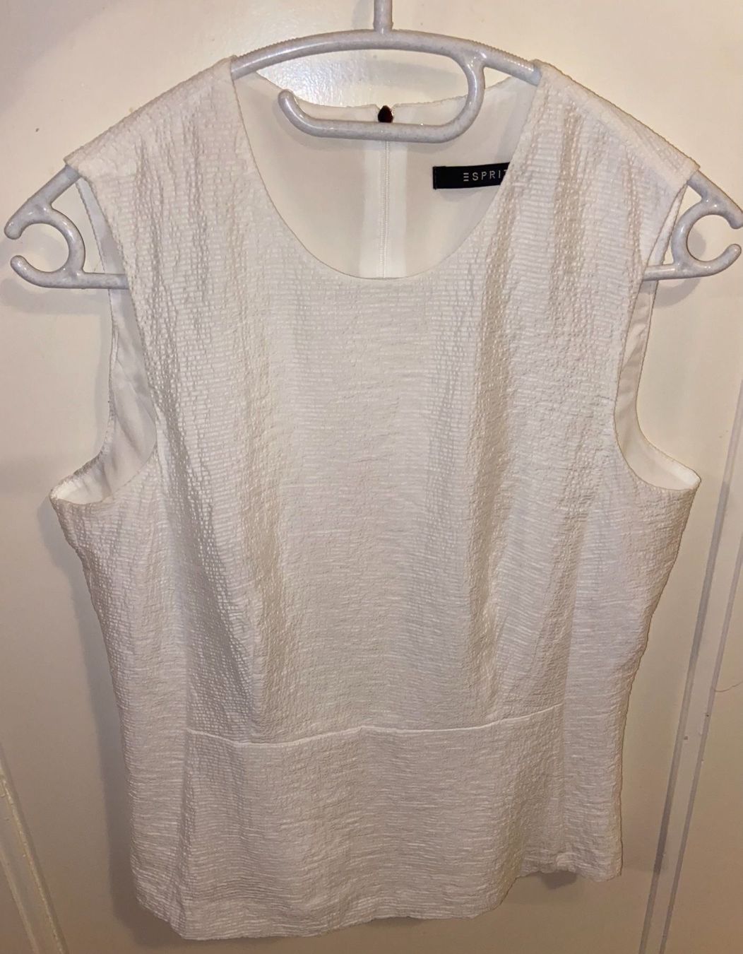 Esprit Tops: Top blanc ESPRIT col rond taille 36 – Gebraucht aus Veyrier von Leilazizou 3