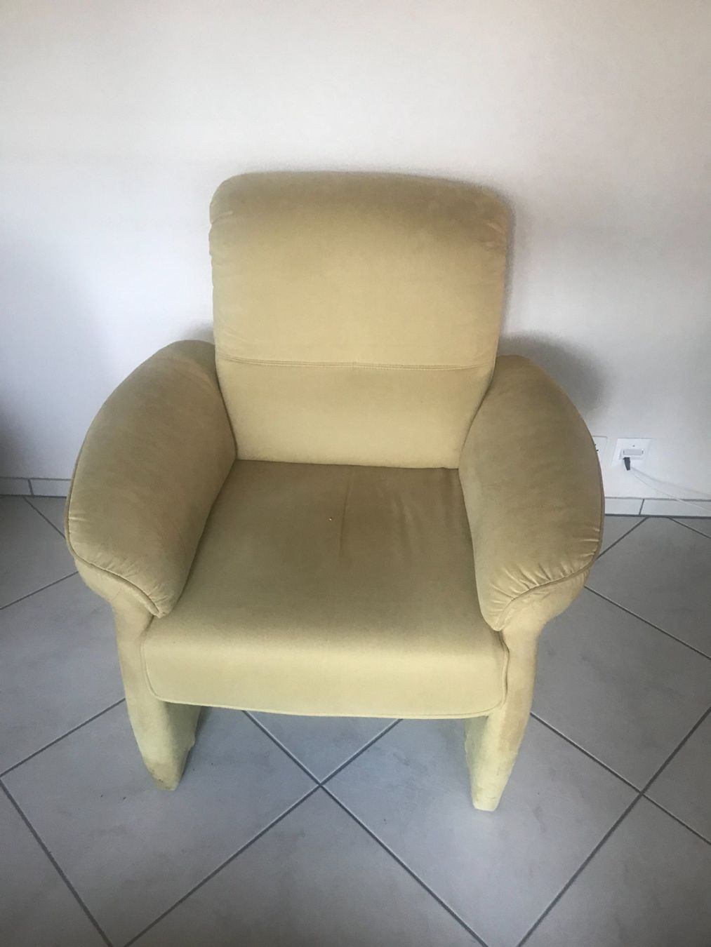 Sessel: Fernsehsessel gelb-hellgrün, Fauteuil, Velours – Gebraucht aus Biberist von longimanus3 5