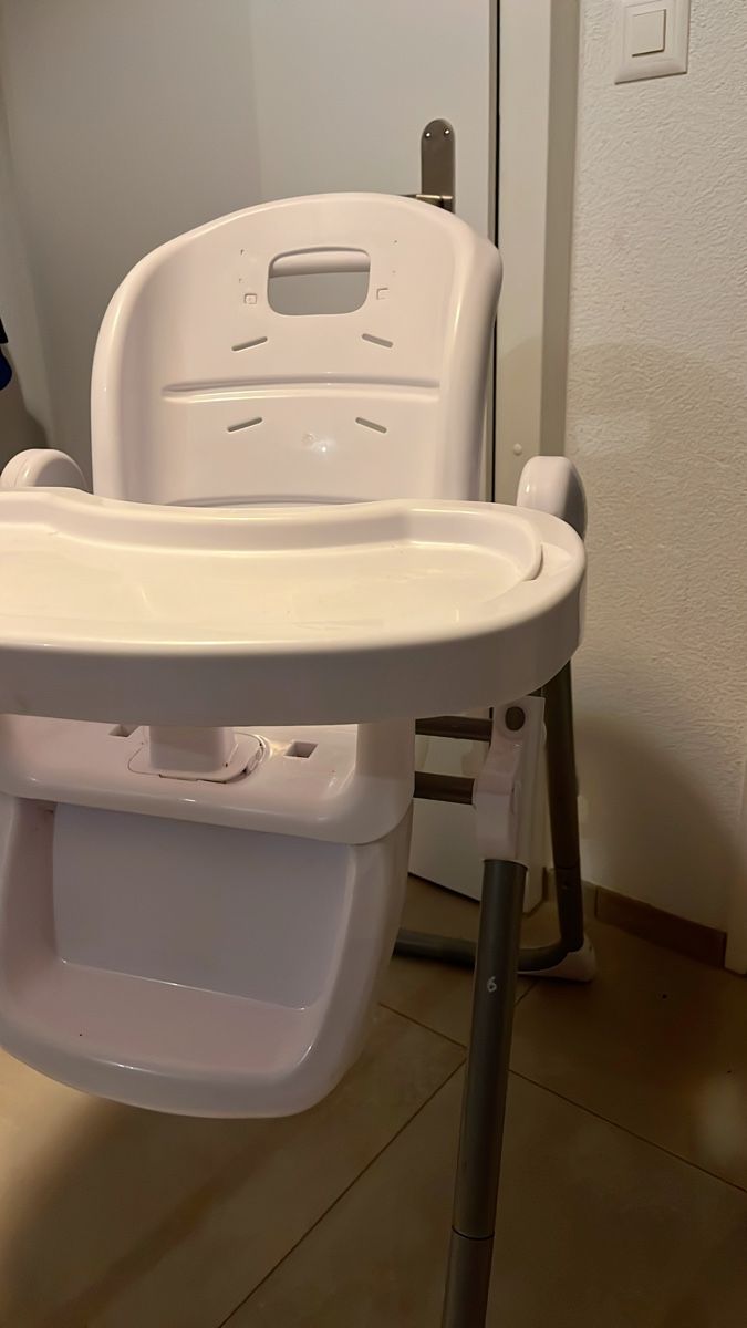 Hochstühle: High chair adjustable  – Gebraucht aus Rotkreuz von car_cg6m