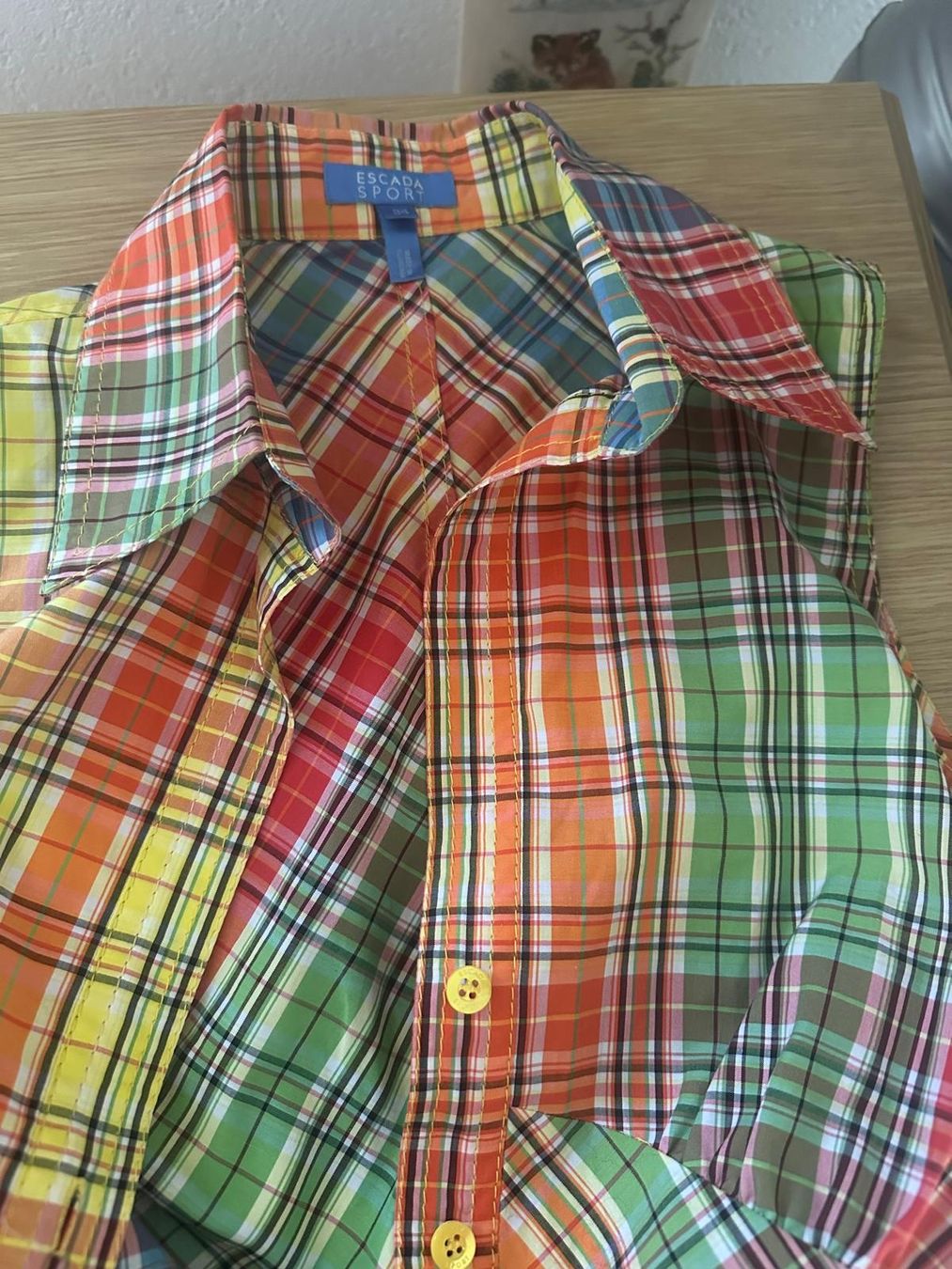Escada Camicette: Neuwertige ärmellose Bluse von ESCADA – Usato da Neuhausen venduto da Lechasseur 2