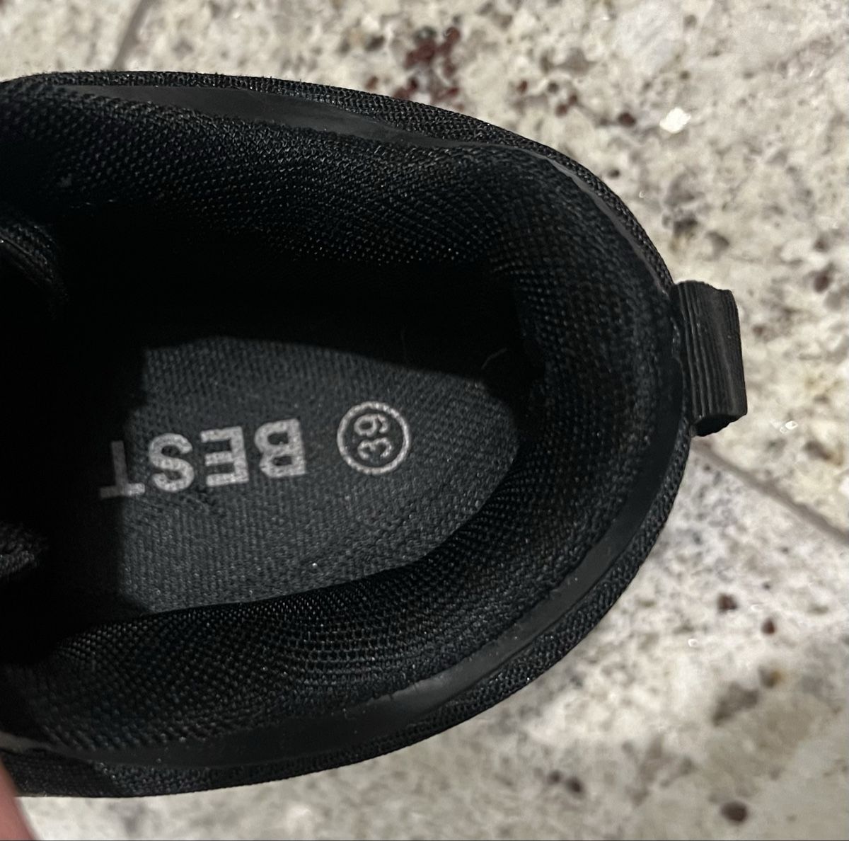 On Scarpe da uomo: On Cloudrunner, All Black, Grösse 39, Top Zustand! – Usato da Uster venduto da Family_Boutique 4