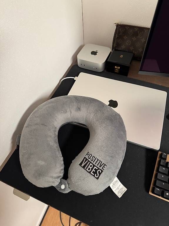 Cuscini: Travel Neck Pillow – Nuovo (secondo la descrizione) da Schübelbach venduto da Rahnmont